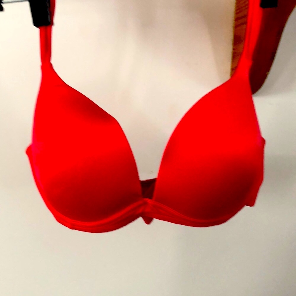 Victoria’s Secret “Very Sexy” NWOT , red underwire bra 34B ,SEXY side in sequins